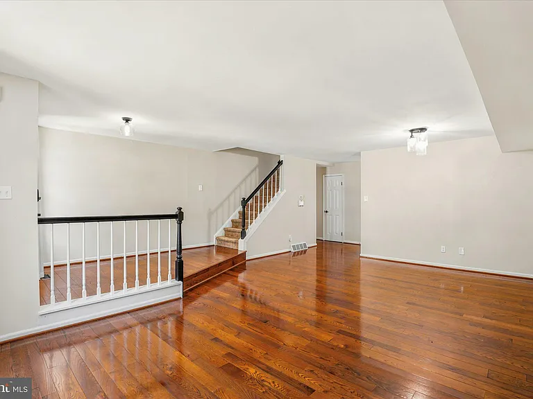 706 Andover Ct — Photo 5