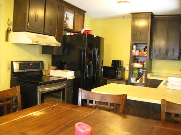 3rd image of 18931 Vickers St NE