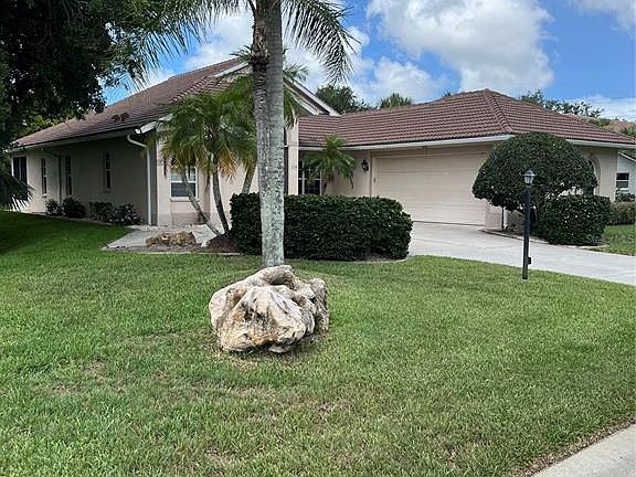 3rd image of 174 Grand Oak Cir