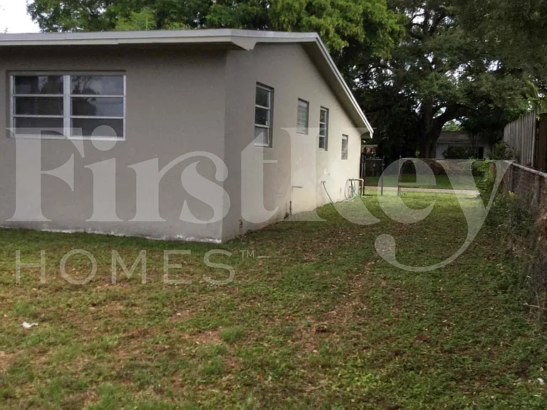 6941 SW 5th St — Photo 21