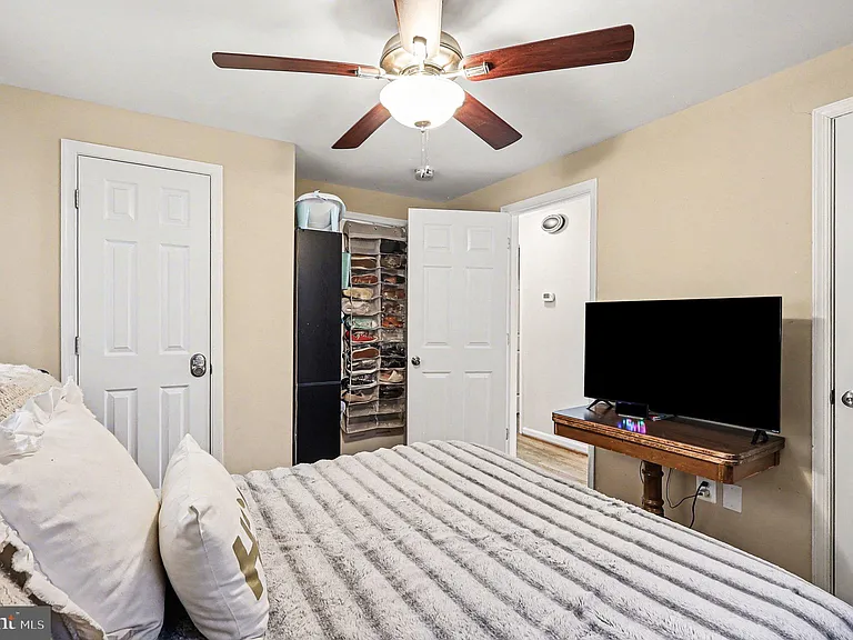 7409 Lake Dr — Photo 11