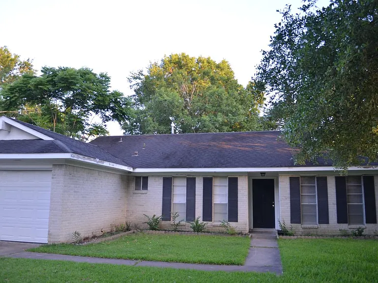 834 Beachcomber Ln — Photo 3