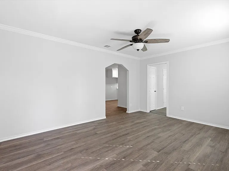 1515 Waco Ave — Photo 4
