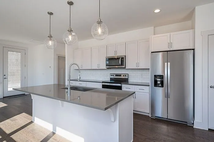 900 Meridian St #1 — Photo 8