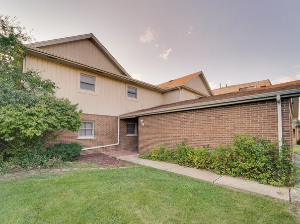 74 Terry Dr APT C, Roselle, IL 60172