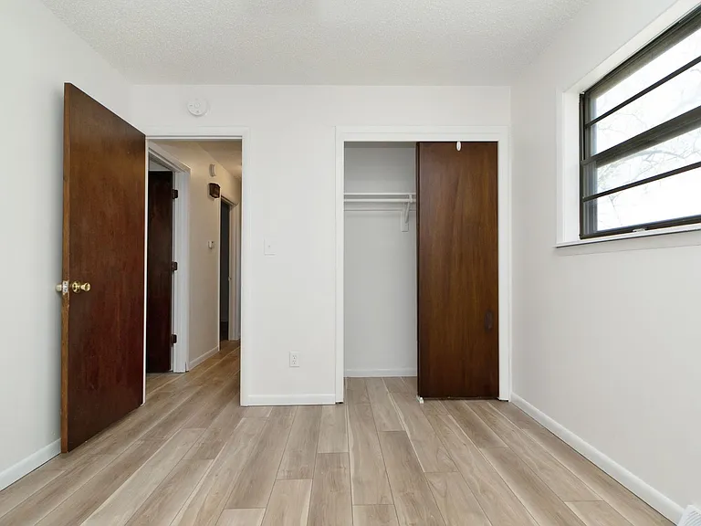 730 W 12th St — Photo 19