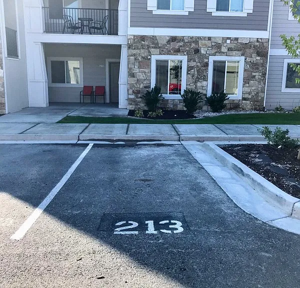 213 W Ridge Rd — Photo 2