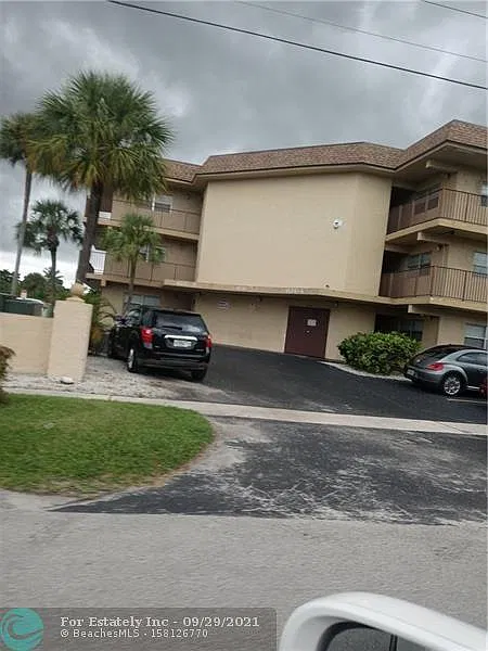 2 bed, 927 sqft, $1,900 — Photo 3