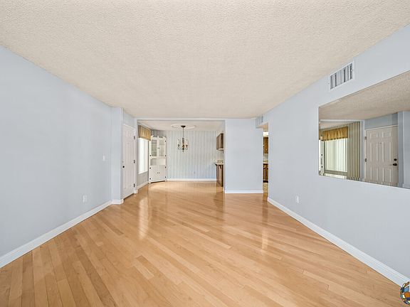 4th image of 270 S Waterman Ave APT C