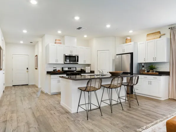 5322 Feathers Ave, Redding, CA 96002