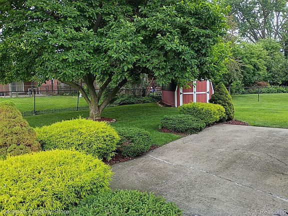 2nd image of 32621 Whitley Cir
