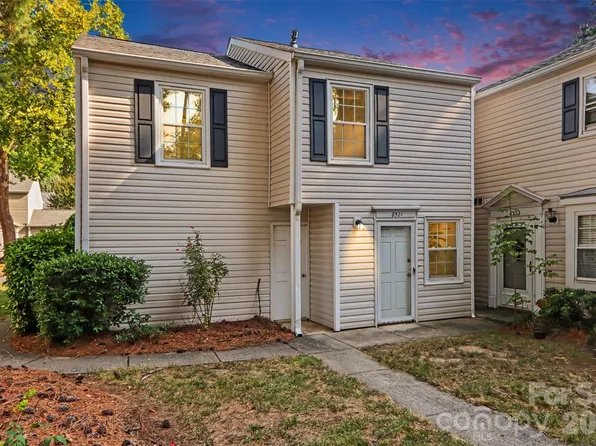 8521 Castle Pine Ct, Charlotte, NC 28226