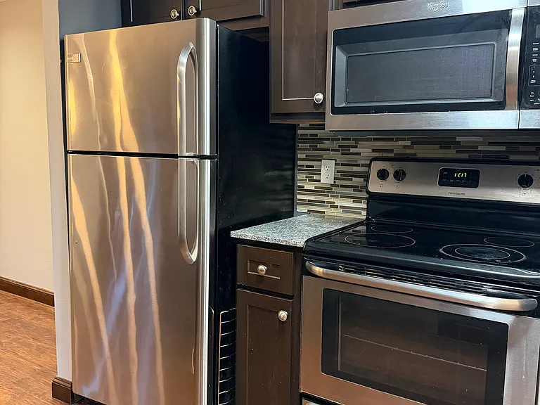 1054 S Kingshighway Blvd #M — Photo 3