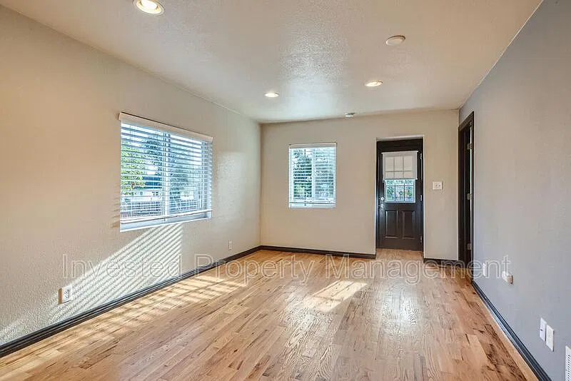 3 bed, 2.0 bath, 1400 sqft, $2,600 — Photo 3