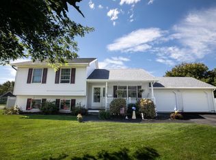 55 Deer Park Dr, Brewer, ME 04412