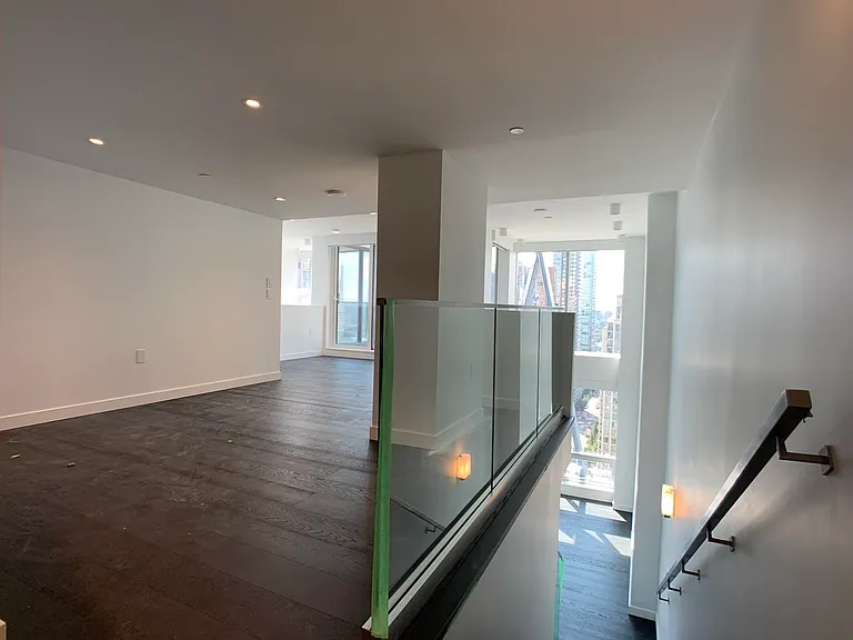 1111 Richards St — Photo 13