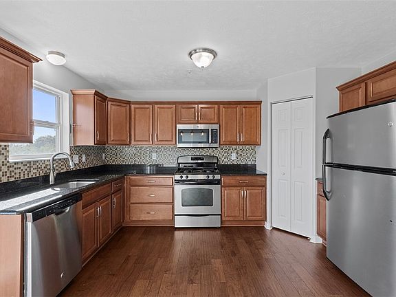 3rd image of 255 Grace Manor Dr