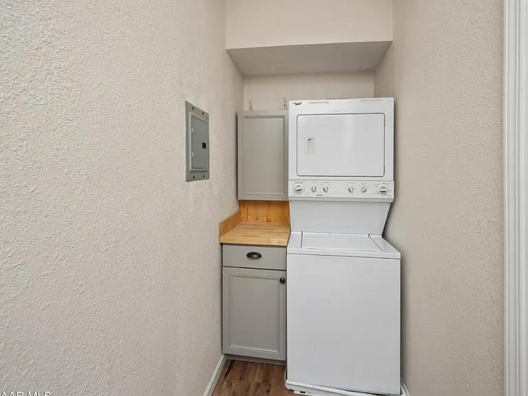 704 Hermosa Dr — Photo 6