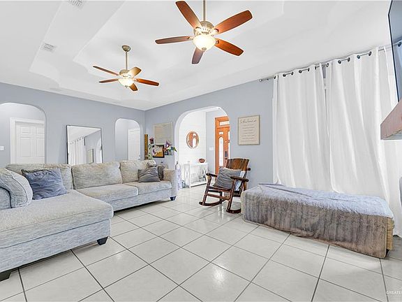 4th image of 1358 La Ciniega Dr
