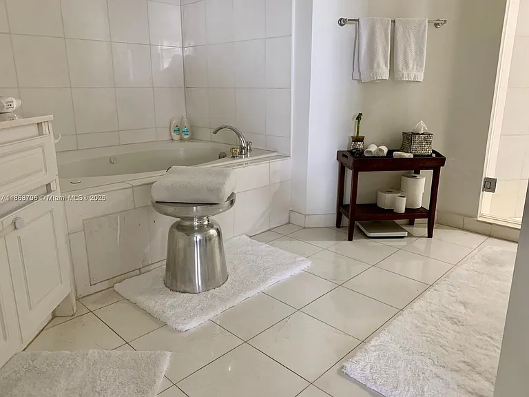 6301 Collins Ave #1606 — Photo 10