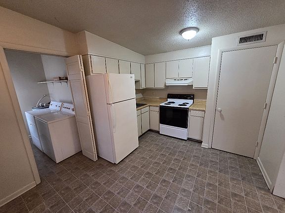 5th image of 356 Savannah Ave APT 4
