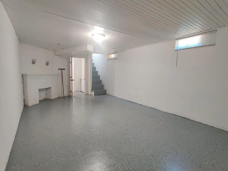 Basement/bedroom 3