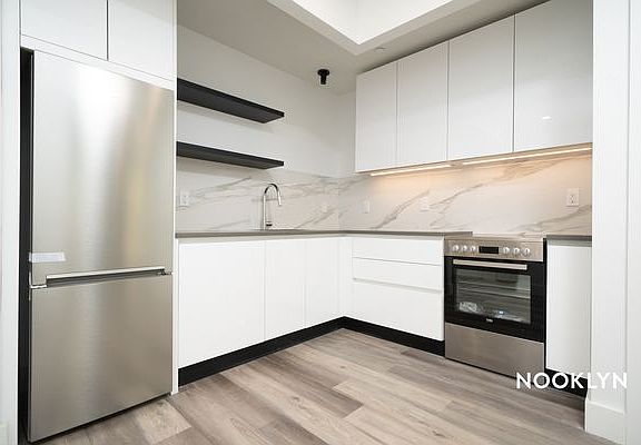 4th image of 445 Vanderbilt Ave #405