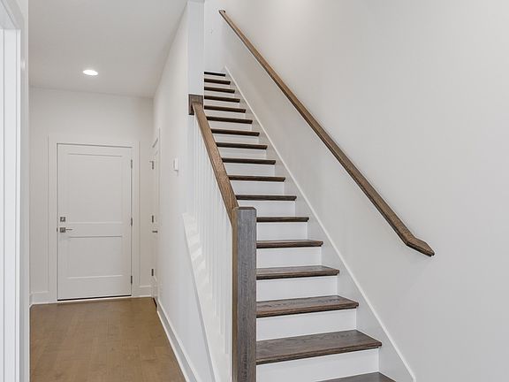 4th image of 516 Proximity Cir