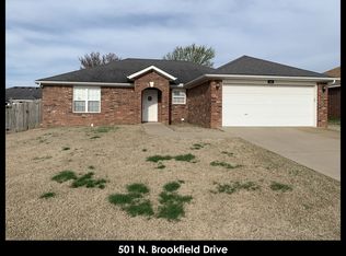 501 N Brookfield Dr, Centerton, AR 72719