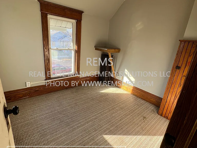 420 N Pine St — Photo 10