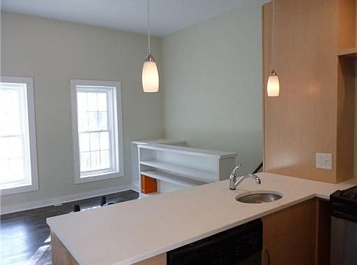 4th image of 215 Piermont Ave