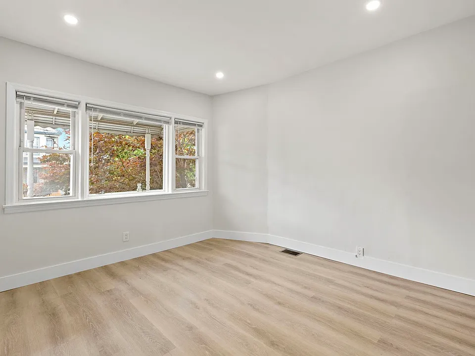 81 Humphrey Ave #1
