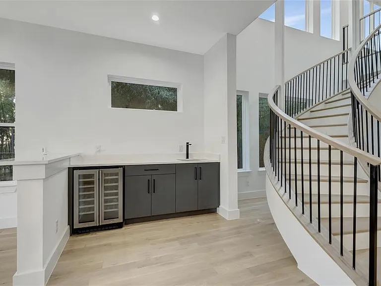 3720 Fairfax Ave — Photo 5
