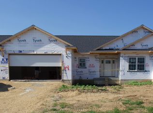 514 Creekside Cir, Byron, IL 61010