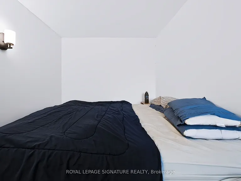 37 Strathcona Ave — Photo 26