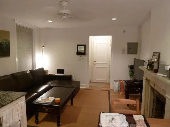 1518 Pine St APT 1R, Philadelphia, PA 19102