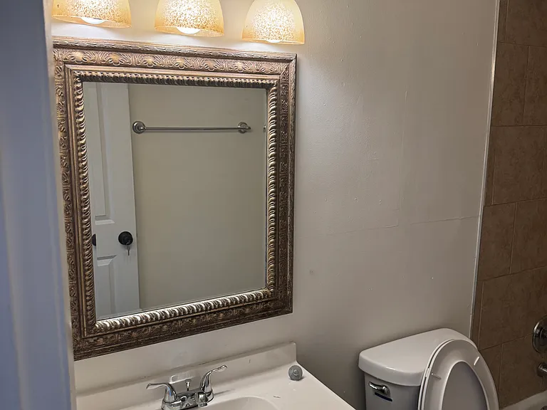 2573 NE Palm Ave #A — Photo 7