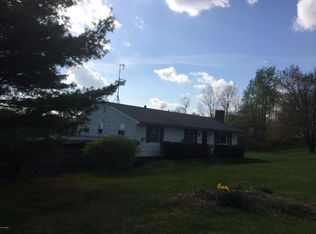 157 North St, Windsor, MA 01270