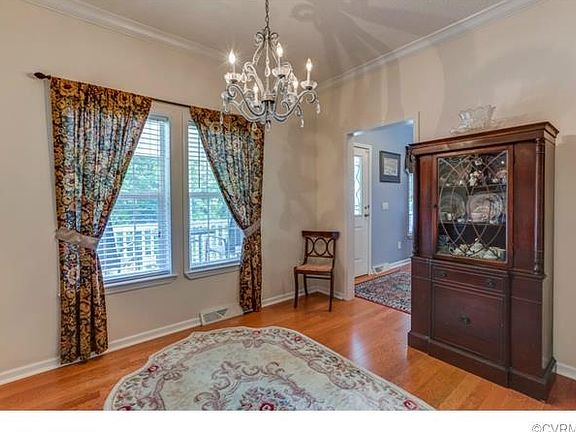 4th image of 215 Pine Knoll Trl