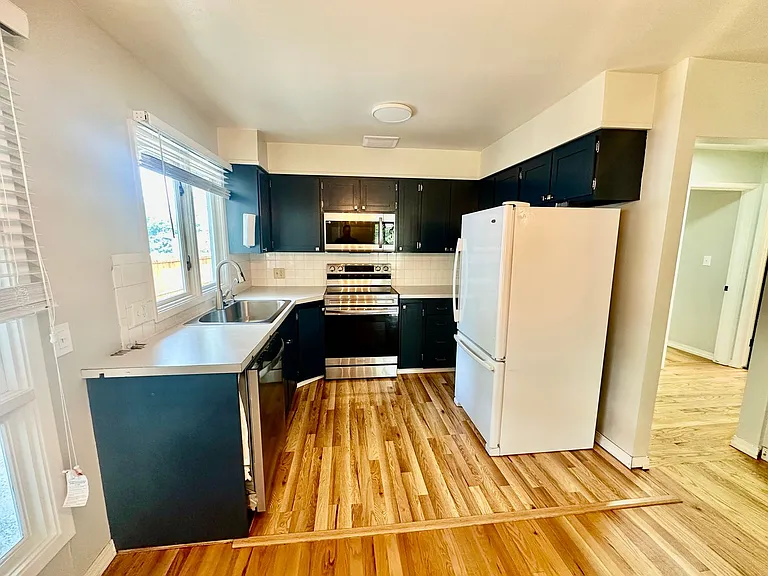 3907 E 11th Ave — Photo 5