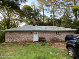10300 Charpentier Dr, Moss Point, MS 39562