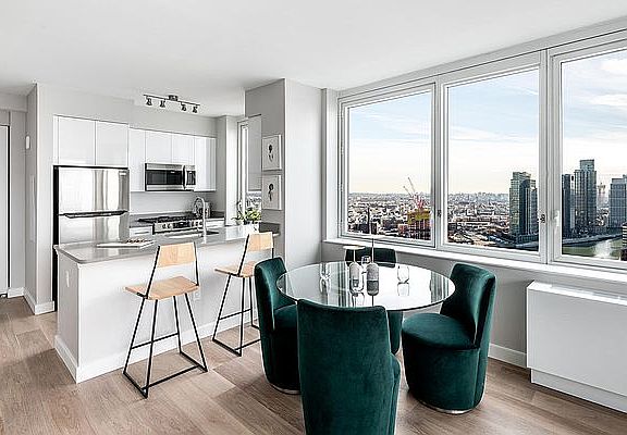 5th image of 5203 Center Blvd APT 2811