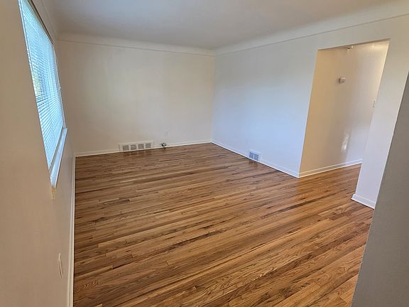 2nd image of 1071 Park Ave