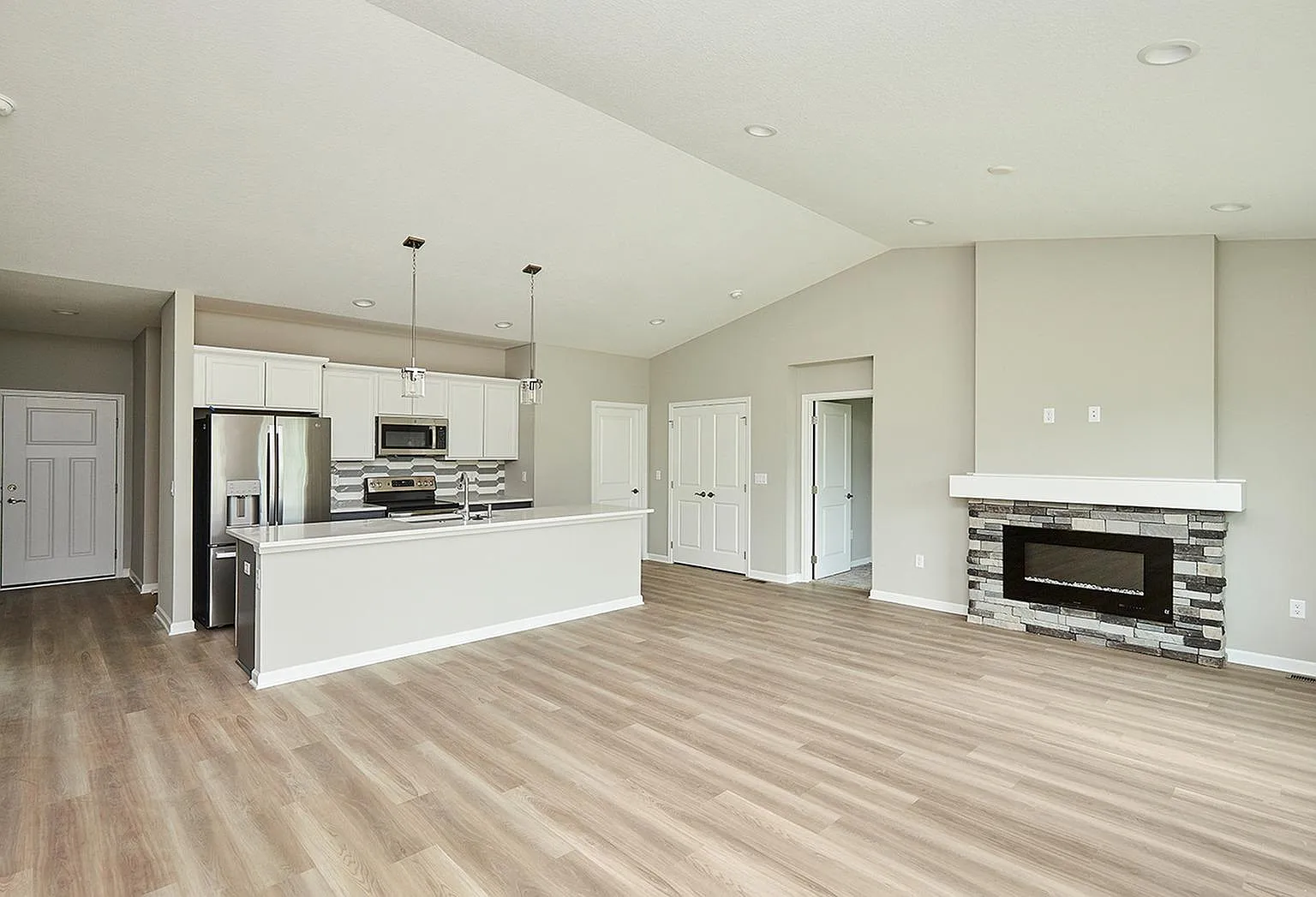 4 bed, 2225 sqft, $2,645 — Photo 4