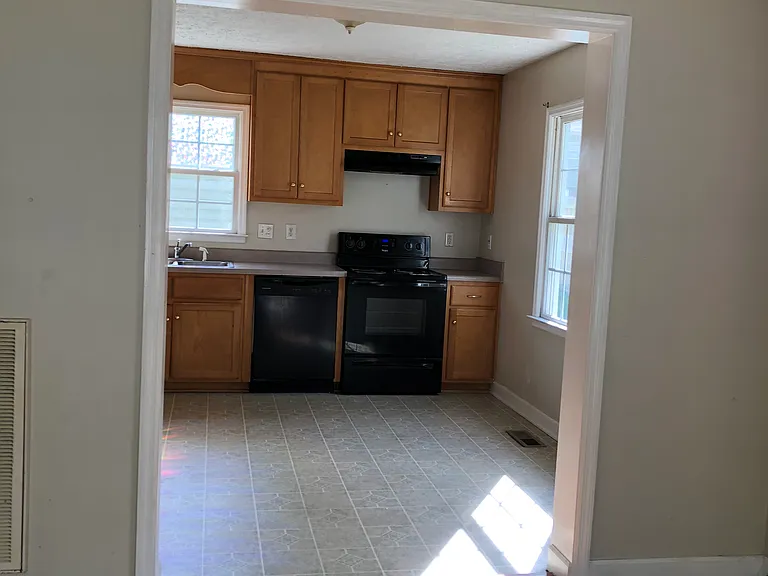 16B Half Moon Dr — Photo 3