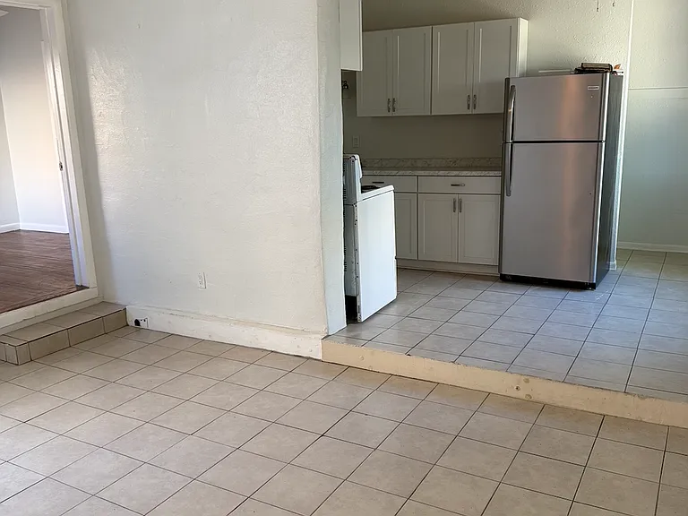 203 Vassar Dr SE #B — Photo 4