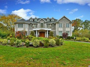 17 Lake Rd, Great Neck, NY 11020