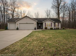 1325 Timberline Dr, Flint, MI 48507