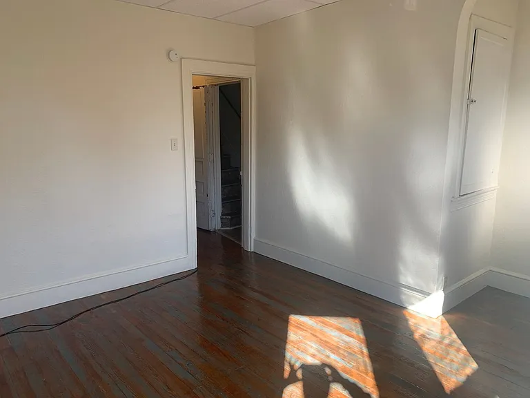 625 E Market St #2 — Photo 7