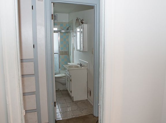 5th image of 705 E Hereford St